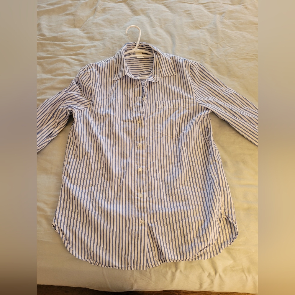 H&M button down shirt size XS